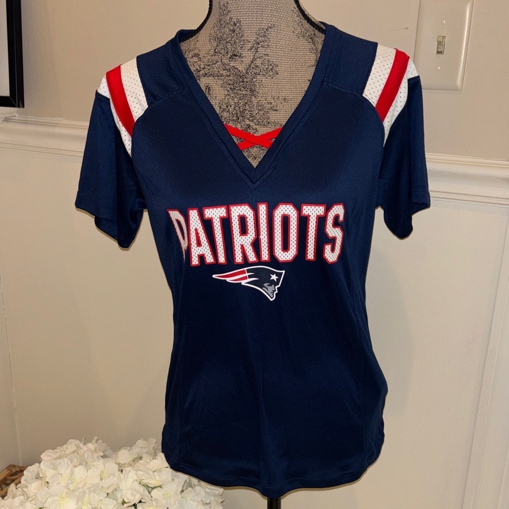 New England Patriots V-Neck T-Shirt Tee Womens Small Blue NFL Stripes NWT